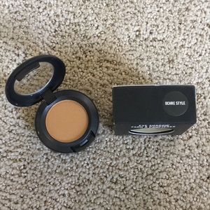 MAC ochre style eyeshadow.